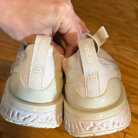 Women's Nike Epic Phantom React White & Pure Platinum Size 6.5 available - Picture 5 of 10